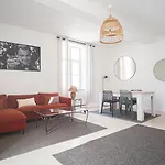 Elegant & Spacious - Steps From Cathedral