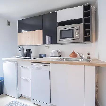 Elegant & Spacious - Steps From Cathedral Apartment Reims