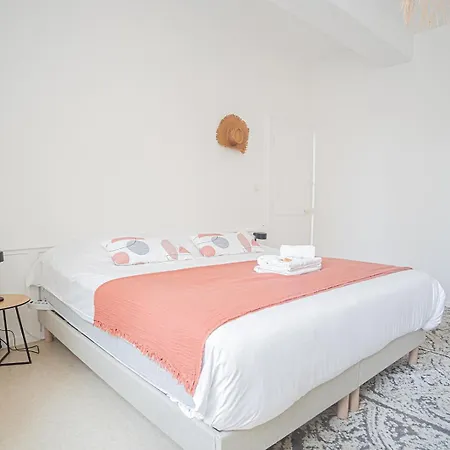 Elegant & Spacious - Steps From Cathedral