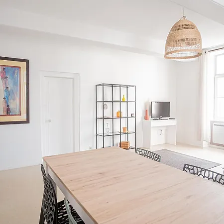 Elegant & Spacious - Steps From Cathedral *