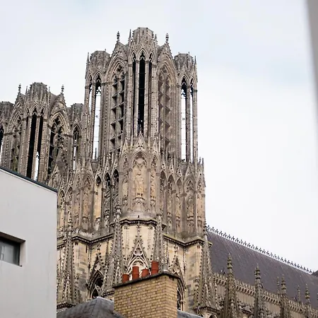 Apartment Elegant & Spacious - Steps From Cathedral *