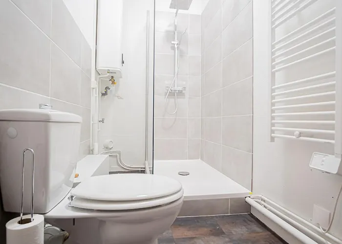 Lägenhet Elegant & Spacious - Steps From Cathedral *