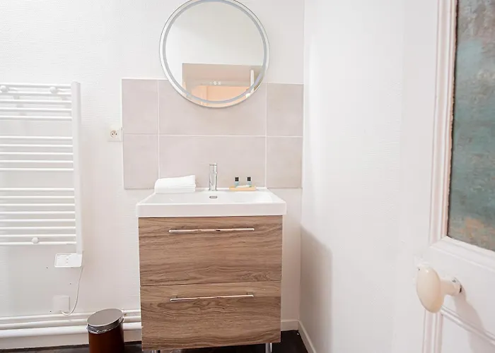 Elegant & Spacious - Steps From Cathedral *