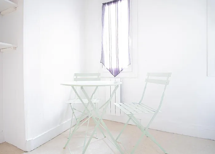 Lägenhet Elegant & Spacious - Steps From Cathedral