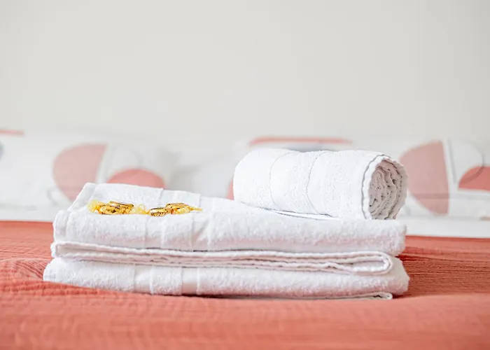 Elegant & Spacious - Steps From Cathedral *