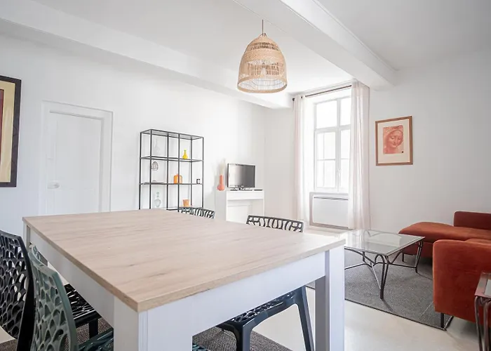 Elegant & Spacious - Steps From Cathedral * Reims