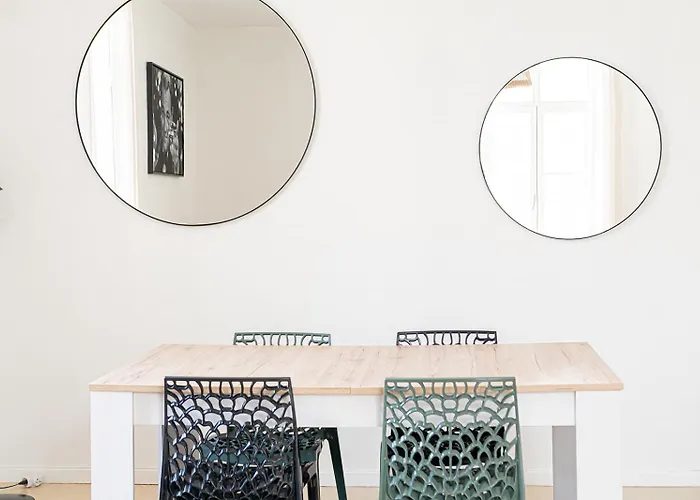 Lägenhet Elegant & Spacious - Steps From Cathedral Reims