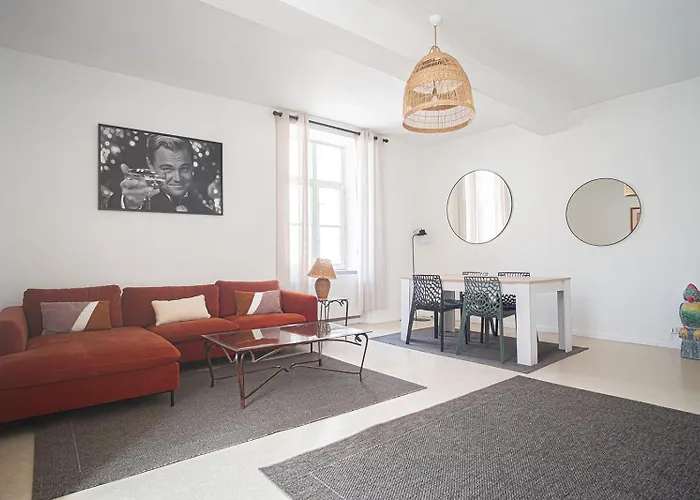 Elegant & Spacious - Steps From Cathedral