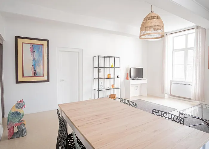 Elegant & Spacious - Steps From Cathedral *